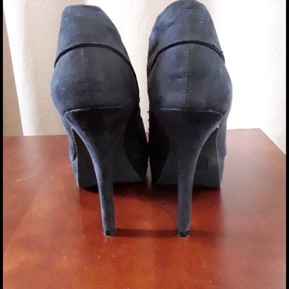 Black suede-like heels - Picture 3 of 3